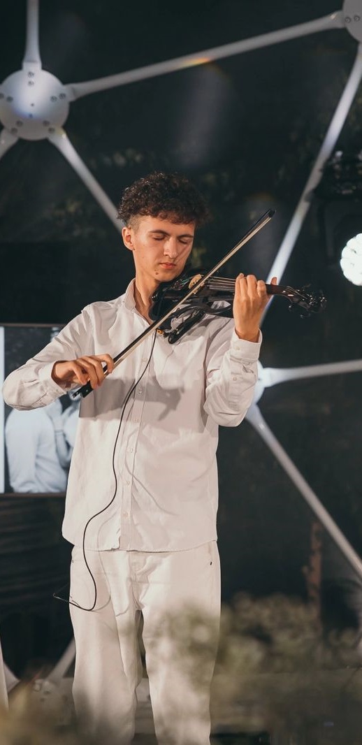 Саксофонист Александра Леонова - Эко-Парк «Лазурный» Саксофонист Александра Леонова - Эко-Парк «Лазурный»