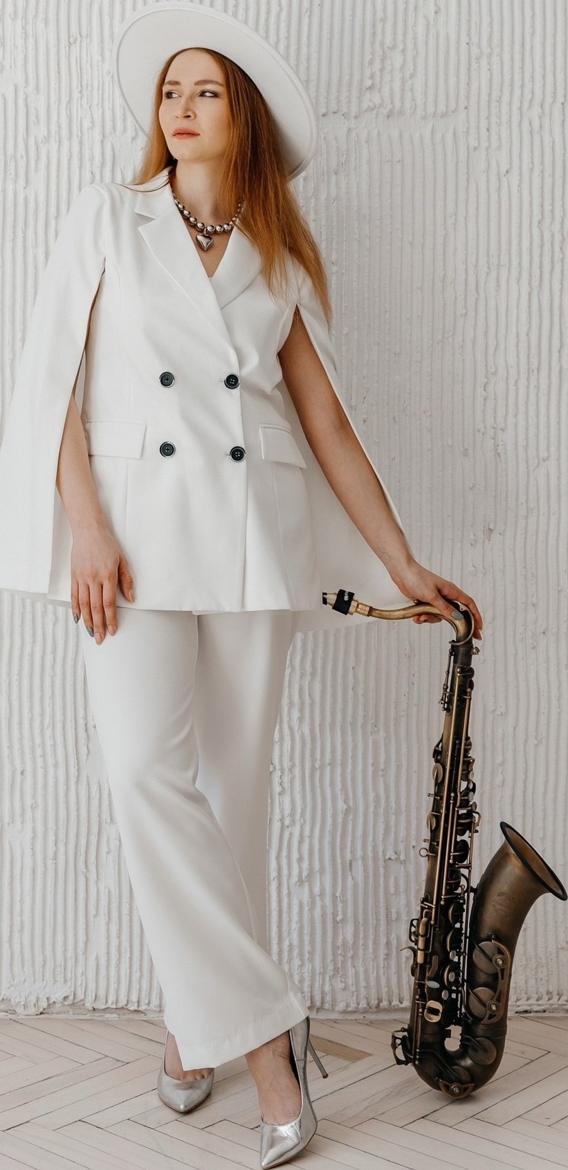 Саксофонист Александра Леонова - Эко-Парк «Лазурный» Саксофонист Александра Леонова - Эко-Парк «Лазурный»