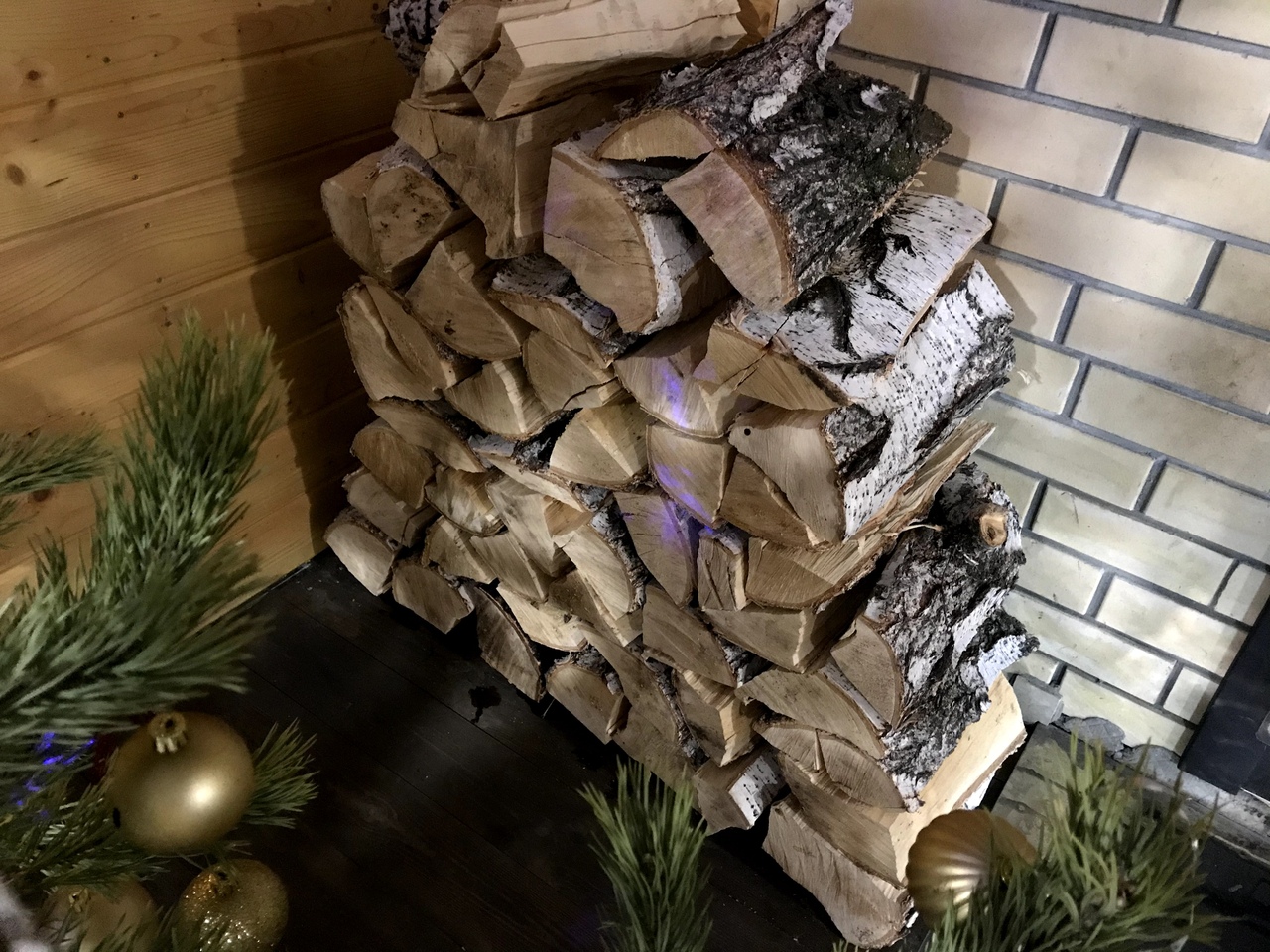 Снять коттедж дом №1 - Камин в банкетном зале, дрова Снять коттедж дом №1 - Камин в банкетном зале, дрова