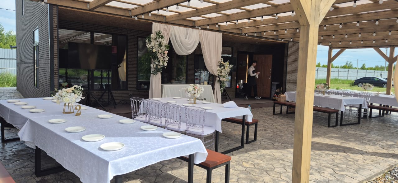 Снять коттедж дом №2 - Веранда перед коттеджем дом №2 с арендованной мебелью Снять коттедж дом №2 - Веранда перед коттеджем дом №2 с арендованной мебелью